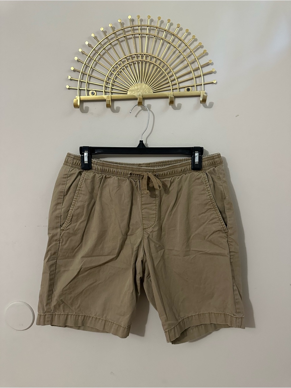GAP Men's Drawstring Casual Shorts in Khaki